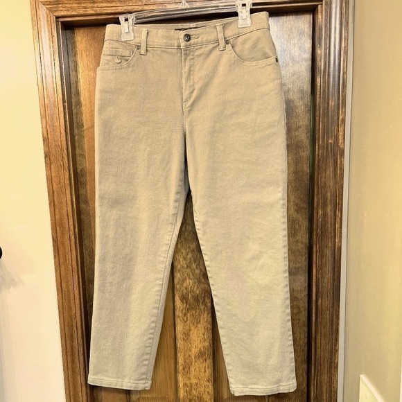 $5 ADD ON with $15+ Bundle Gloria Vanderbilt Amanda Classic Jeans Sz 6 SHORT EUC - Picture 1 of 6